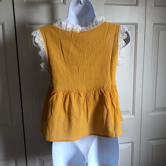 GOLDEN YELLOW CROCHET APPLIQUÉ TOPS - Picture 5 of 6